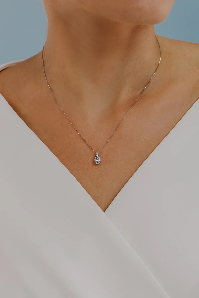 Comete Collana in Oro Diamanti e Acquamarina Ovale GLQ267
