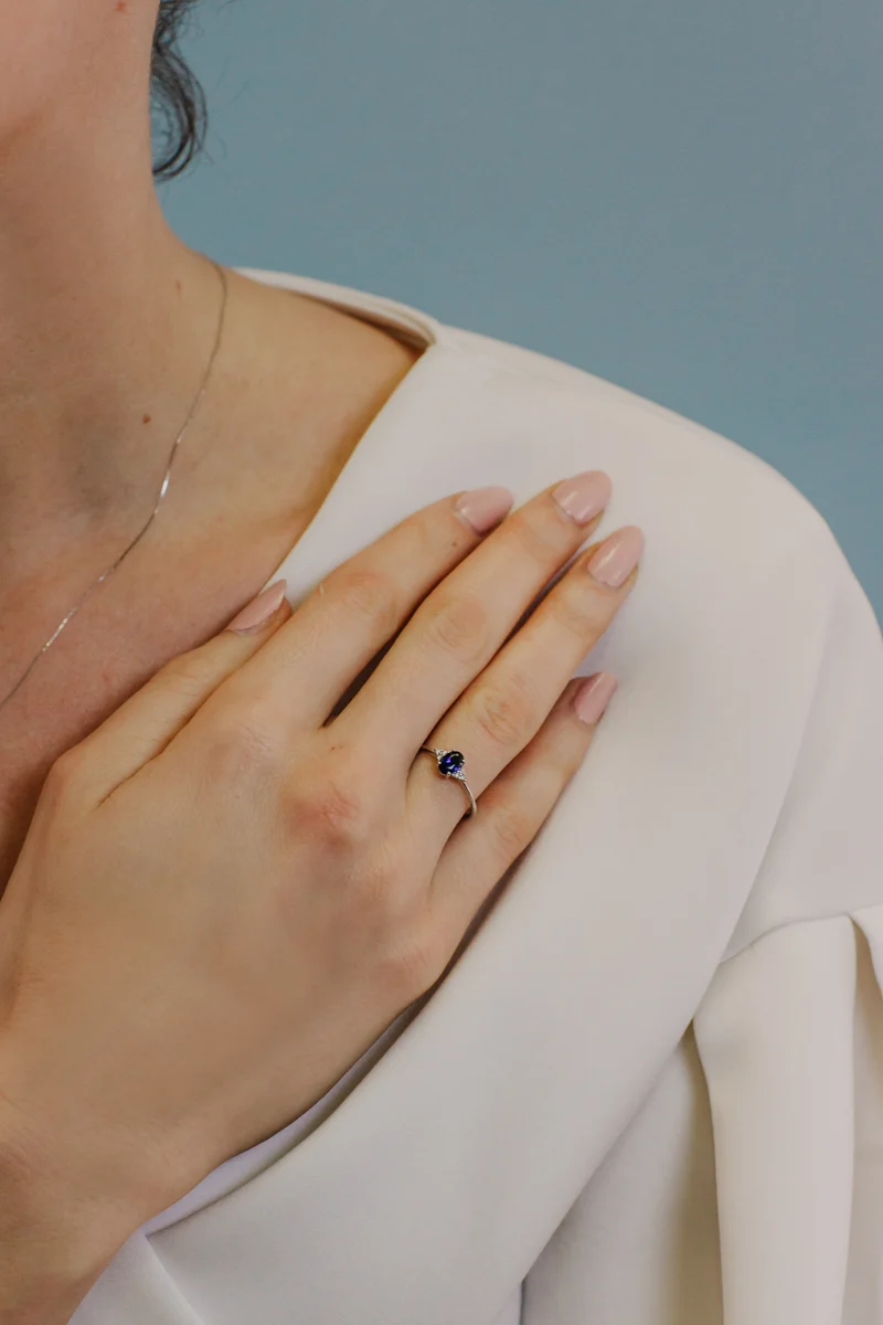 Comete Anello in Oro Diamanti e Zaffiro ovale ANB2652