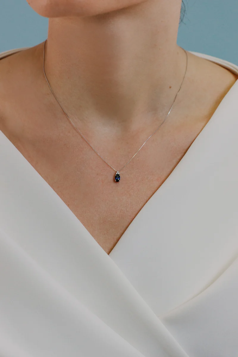 Comete Collana in Oro Diamanti e Zaffiro ovale GLB1615