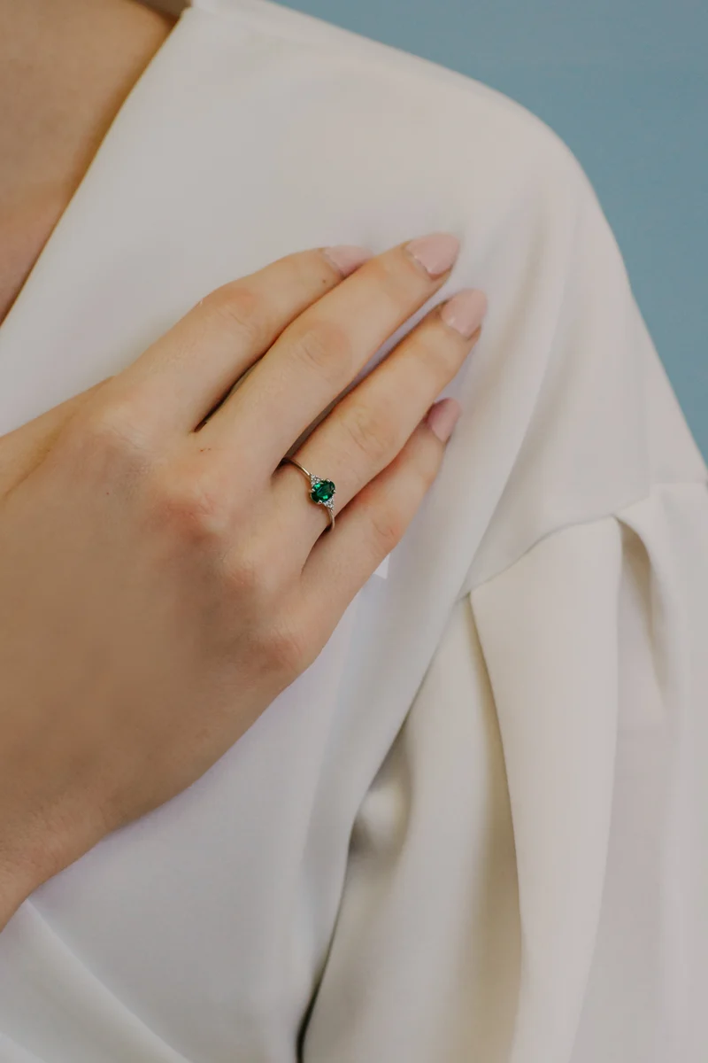 Comete Anello in Oro Diamanti e Smeraldo ovale ANB2654