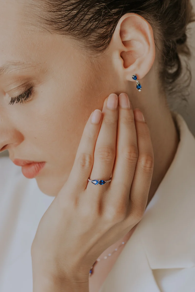 Comete Anello in Oro Diamanti e Zaffiri Goccia ANB2635