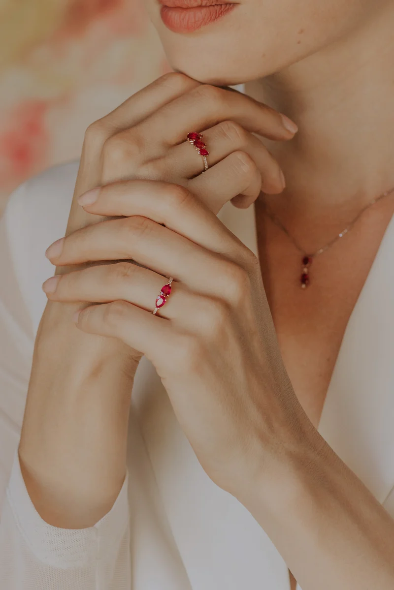 Comete Anello in Oro rosa Diamanti e Rubini Goccia ANB2636