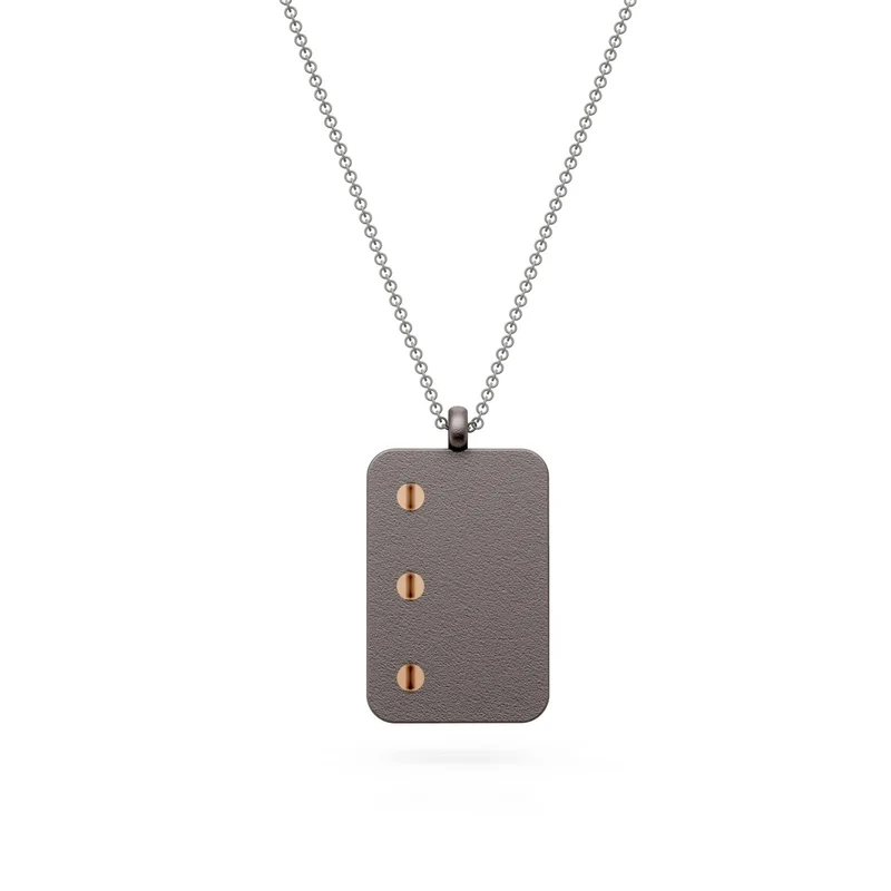 World Diamond Group collana con piastrina in titanio grigio e inserti a vite in oro rosa 18k GD006O3GR
