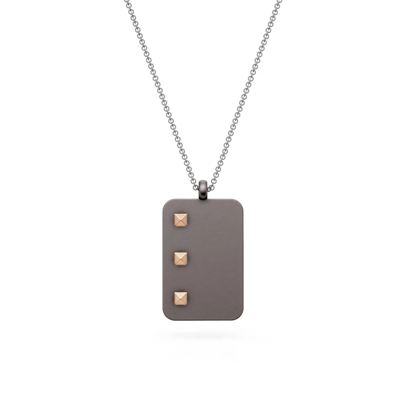 World Diamond Group collana con piastrina in titanio grigio e inserti a piramide in oro rosa 18k GD005O3GR